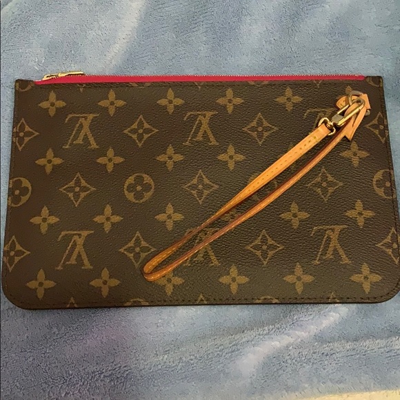 Louis Vuitton Handbags - Louis Vuitton wristlet